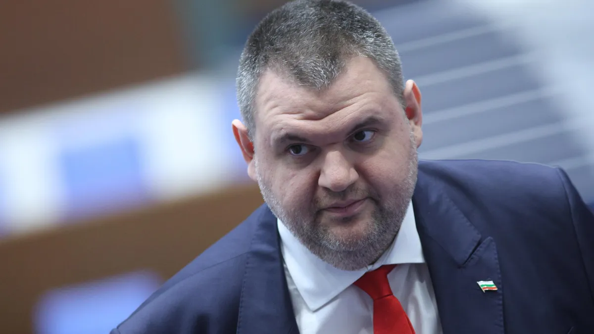 Делян Пеевски остава председател на "Движение за права и свободи" и член на ЦОБ, реши съдът