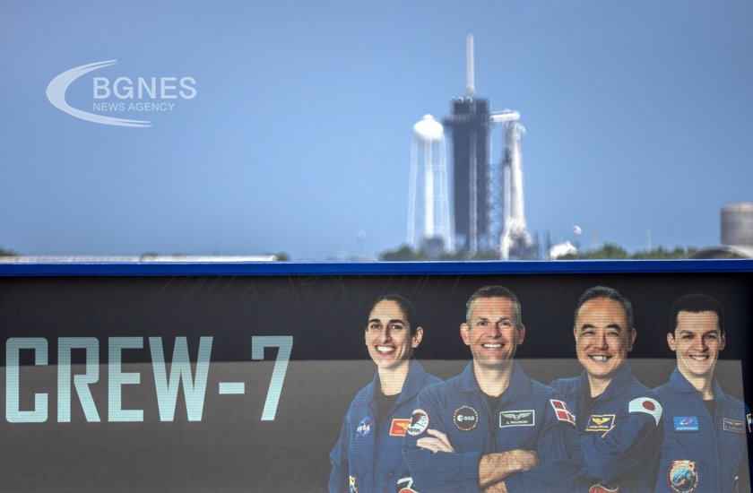 Crew Dragon с космонавта Федяев на борда се завърна от МКС на Земята