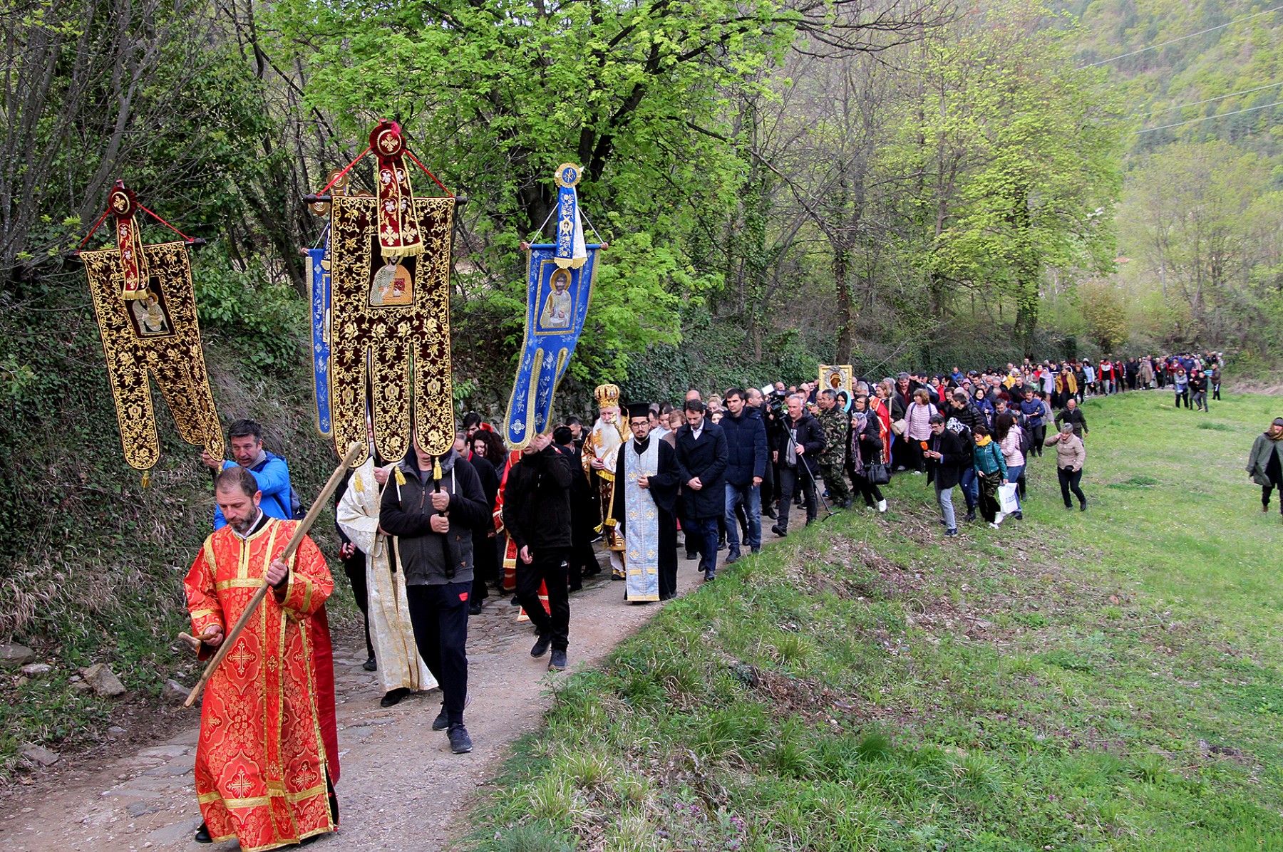 От Бачковския манастир тръгна литийно шествие с иконата на Света Богородица