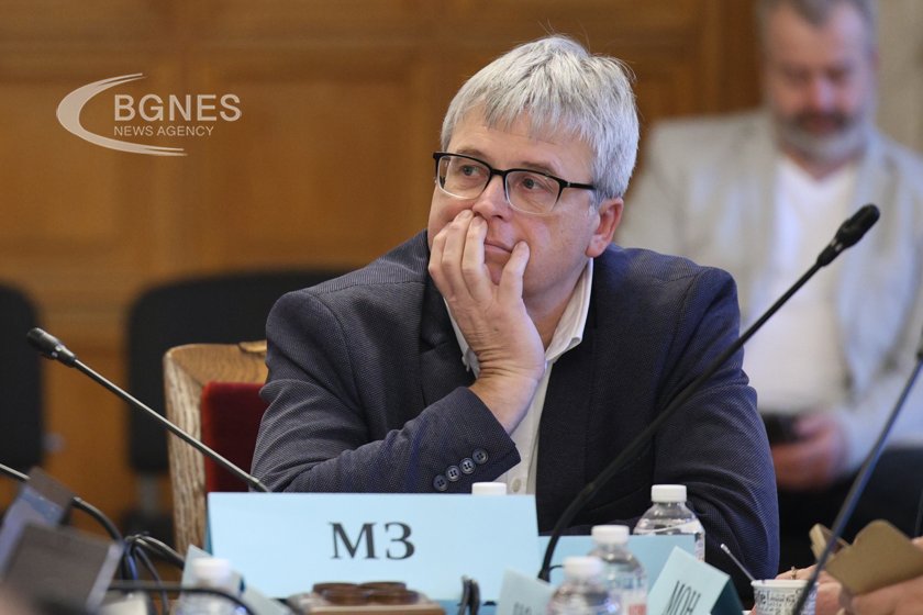 Управителят на НЗОК оттегли оставката си, Народното събрание му я гласува