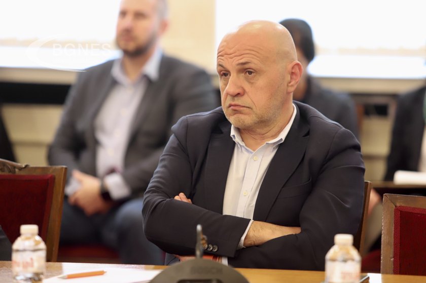 Борисов: Трябва да намерим начин за правителство; Петков: С първи мандат няма да подкрепим
