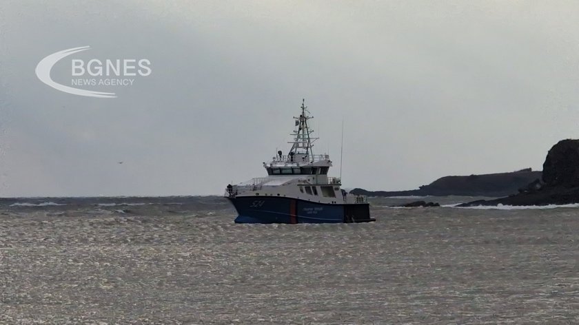 Издирват с катер телата на две жени в морето край Царево