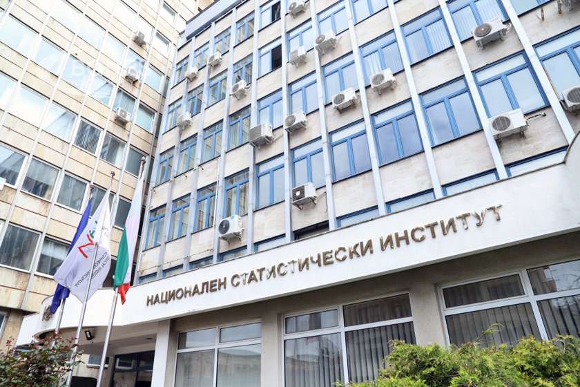 При първото преброяване в едно домакинство живеят средно 6 души