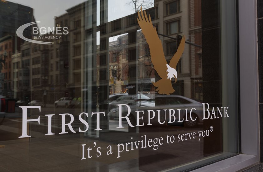 Акциите на First Republic спадат заради 40% спад на депозитите