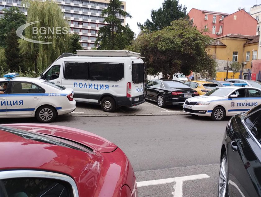 Зрелищна гонка на кола с нелегални мигранти приключи в центъра на София