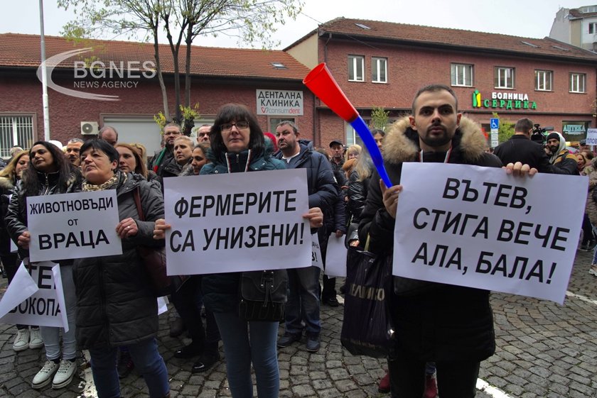 Земеделци от цяла България на протест с искане за оставка на Вътев