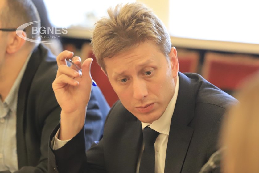 Депутатите приеха оставката на Ивайло Шотев от ПП