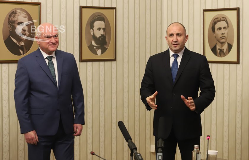 Радев вика Димитър Главчев и парламентарните групи в петък сутрин
