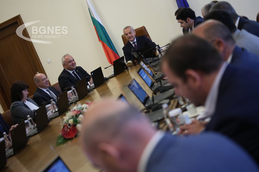 Донев: Мислете за хората, те са държавата