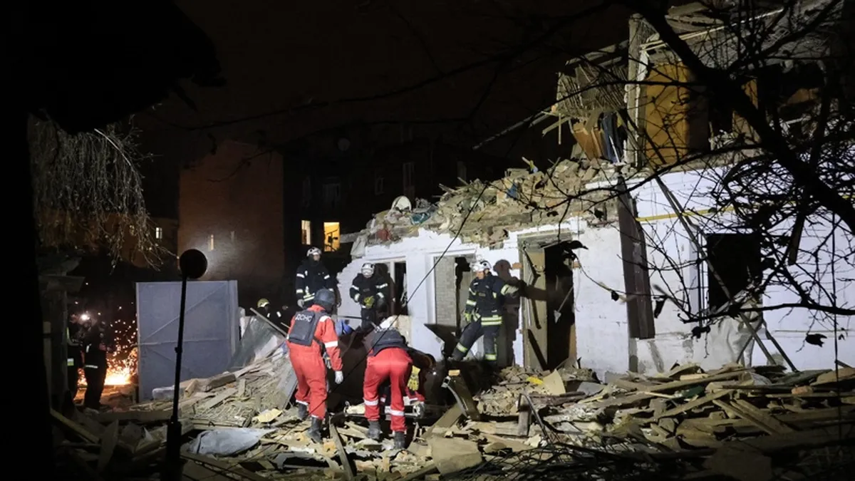 1 загинал и 46 ранени след руска ракетна атака по полицейски участък в Харков