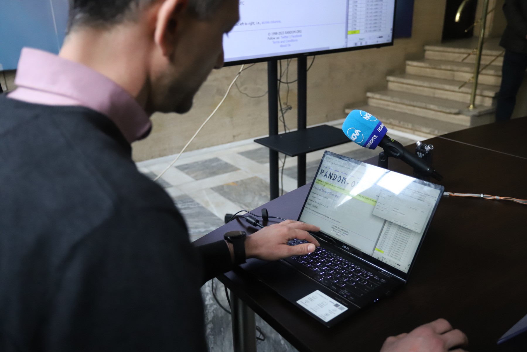 "Информационно обслужване" представя програмата за компютърната обработка на данните от гласуването