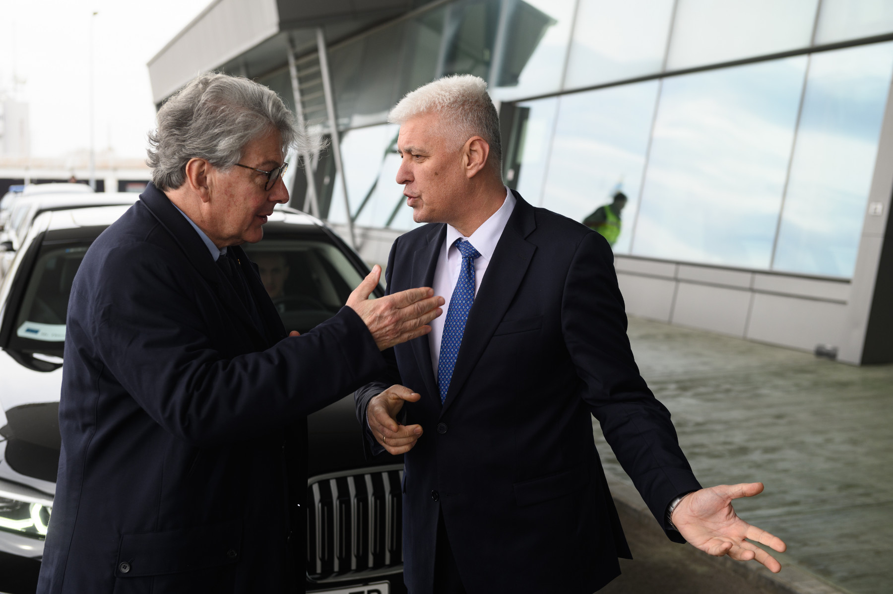 Стоянов: Армията ще се възползва от увеличаванeто на производството на боеприпаси