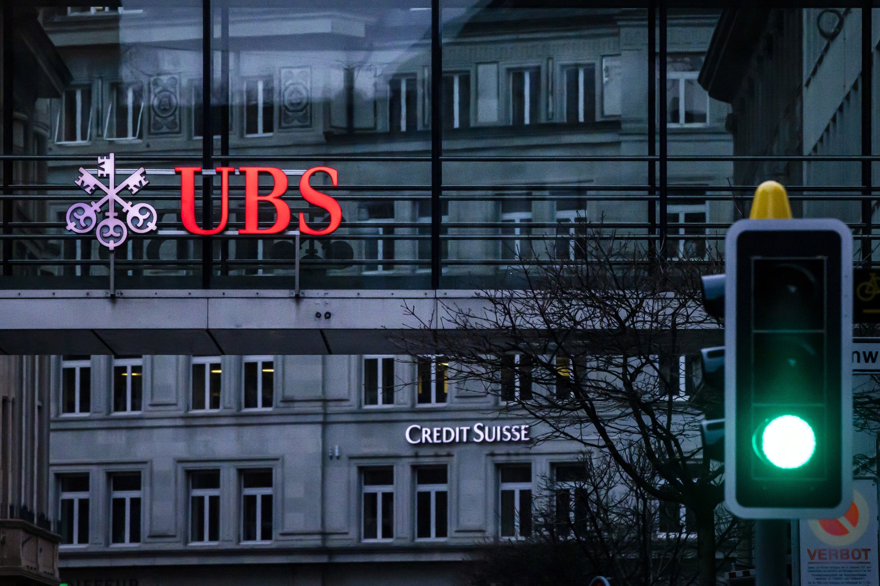 Официално: UBS придоби Credit Suisse