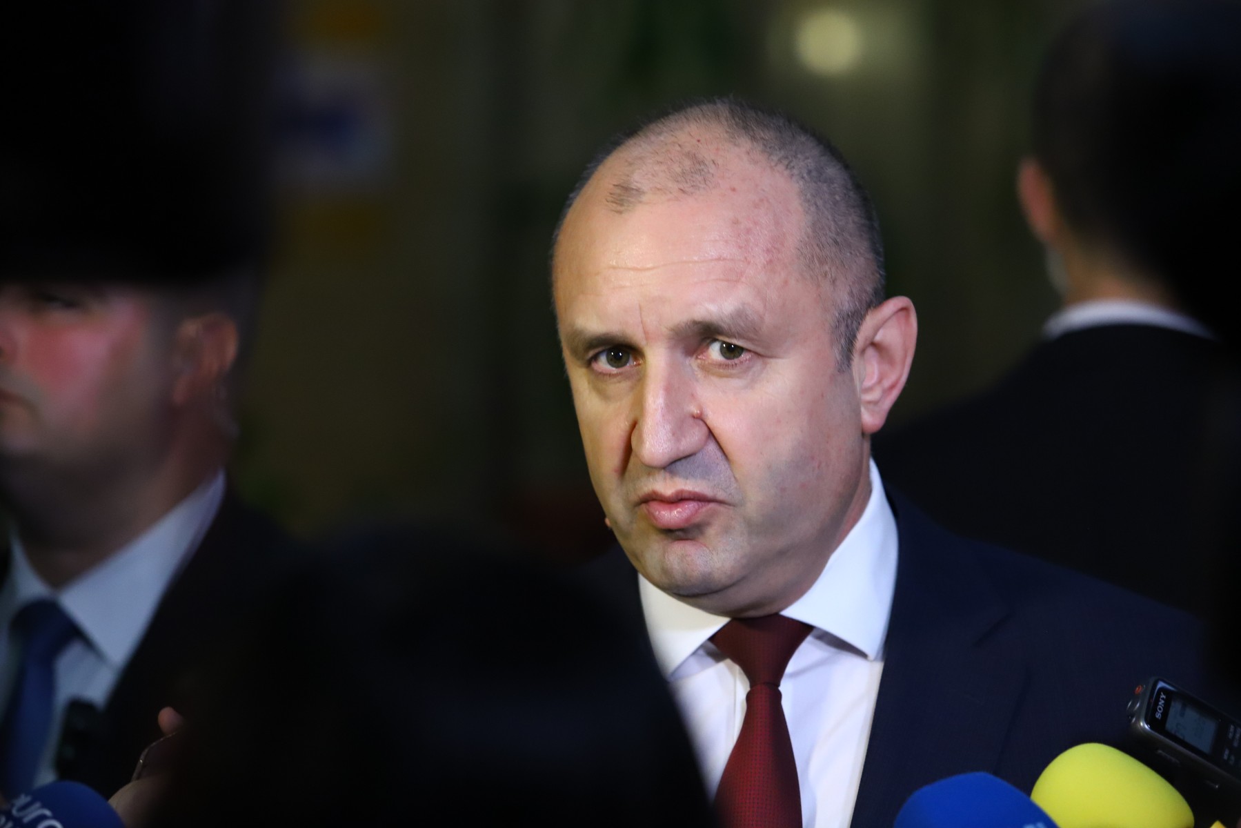 Радев: България не участва в инициативата за 1 млн. снаряда за Украйна
