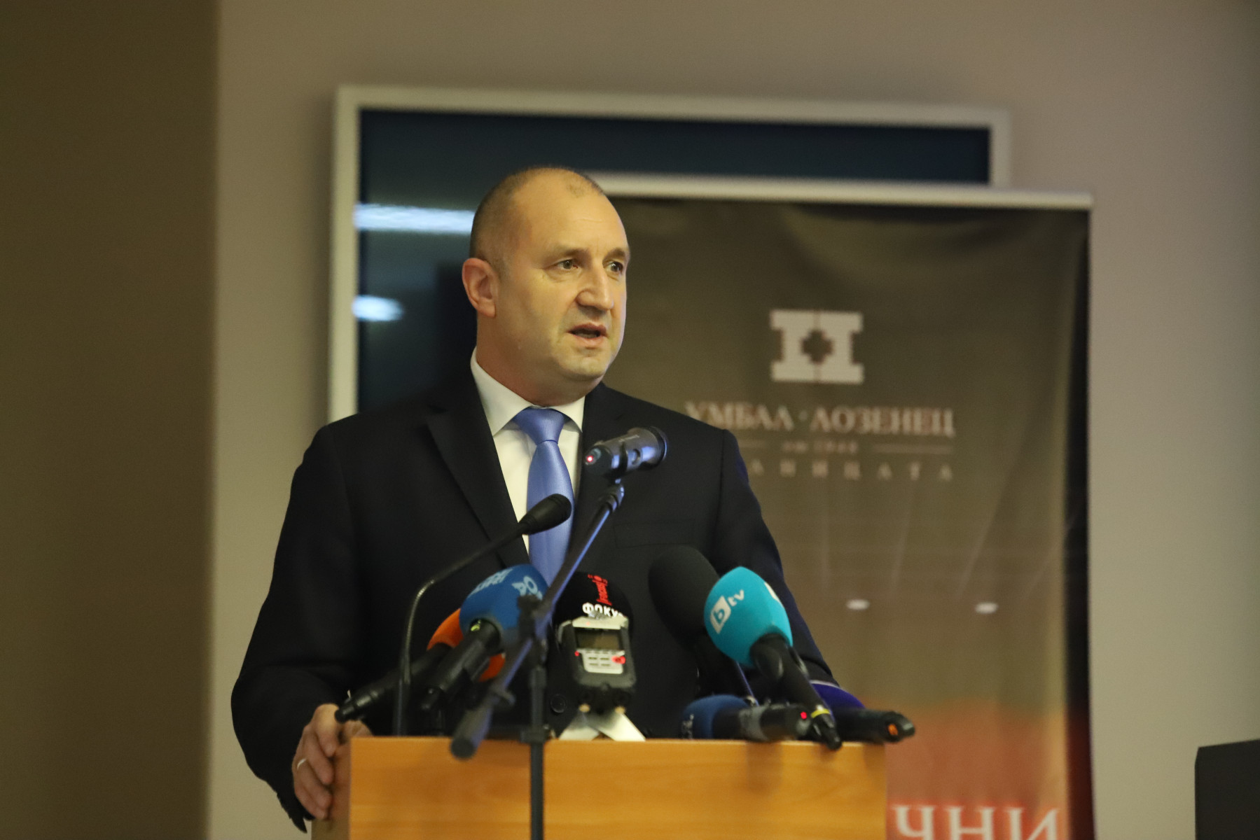 Радев: Спешната медицинска помощ по въздух се задвижва организационно