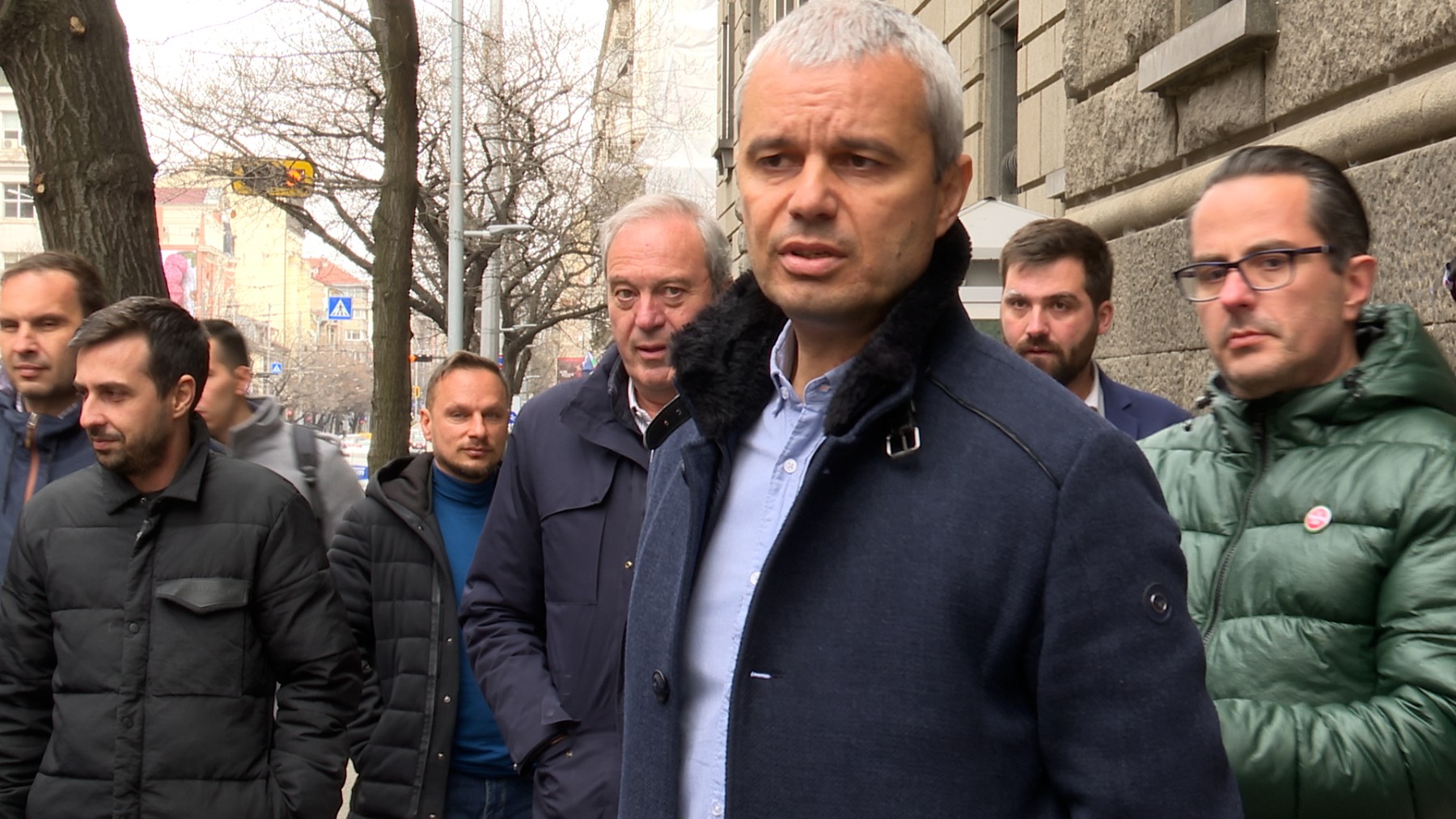 "Възраждане" внесе искане с 590 хил. подписа за свикване на референдум