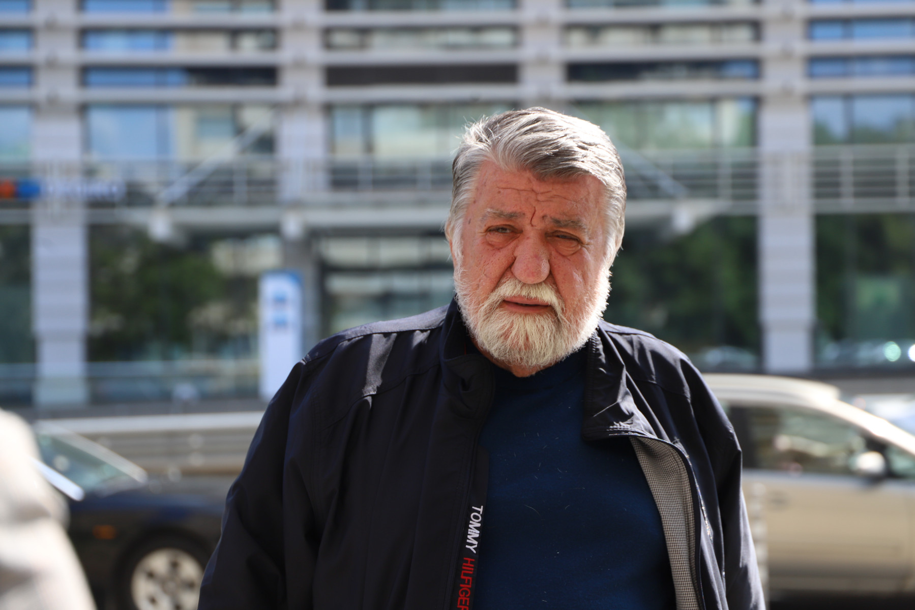 Вежди Рашидов дари бюст на Антон Дончев за бъдещия музей на БАН