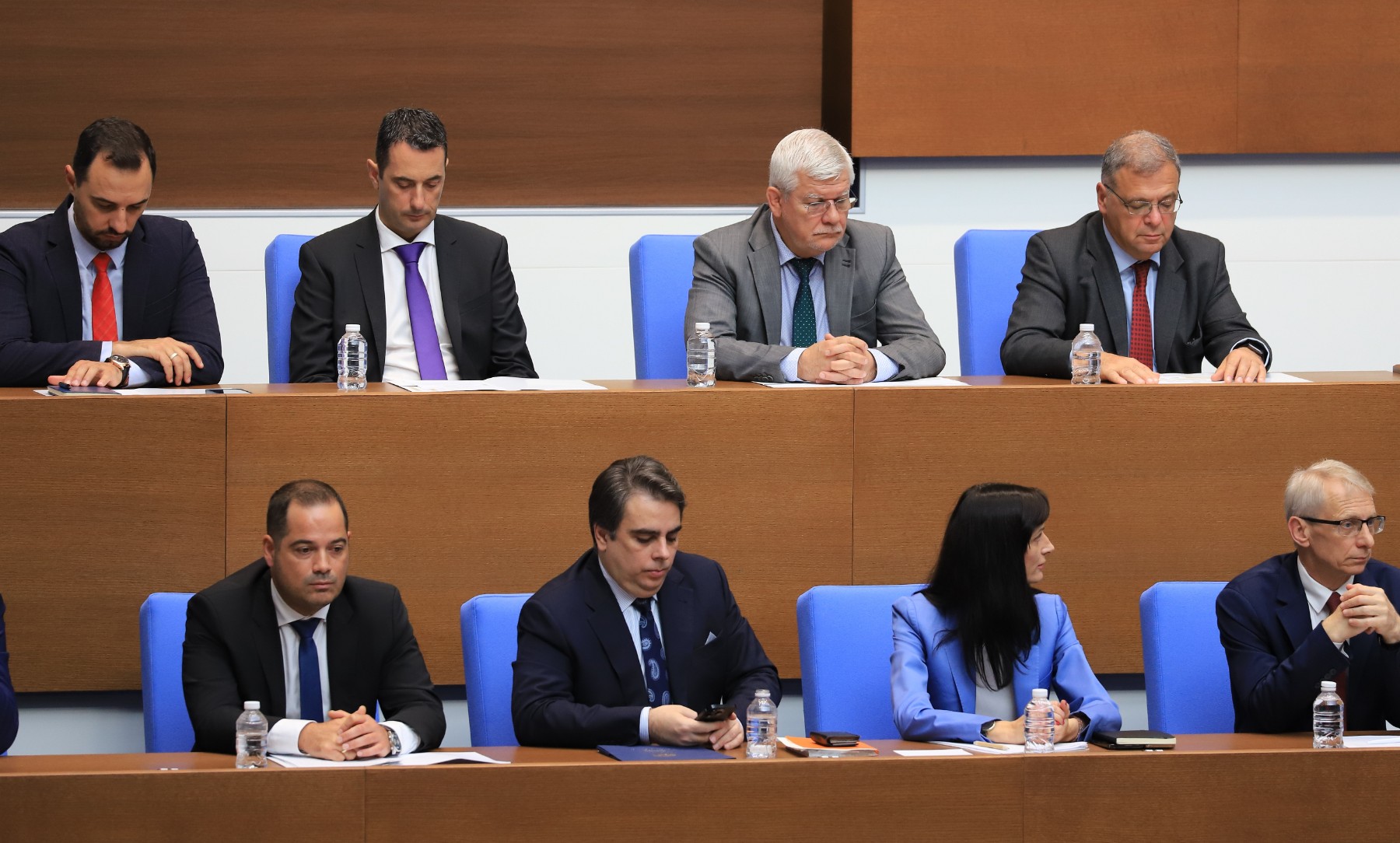8 министри на парламентарен контрол