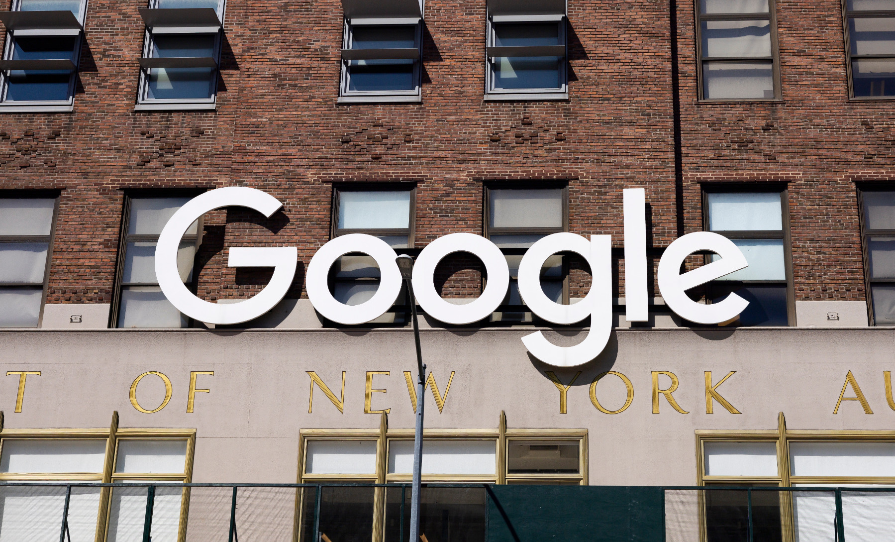 Япония започва разследване на Google