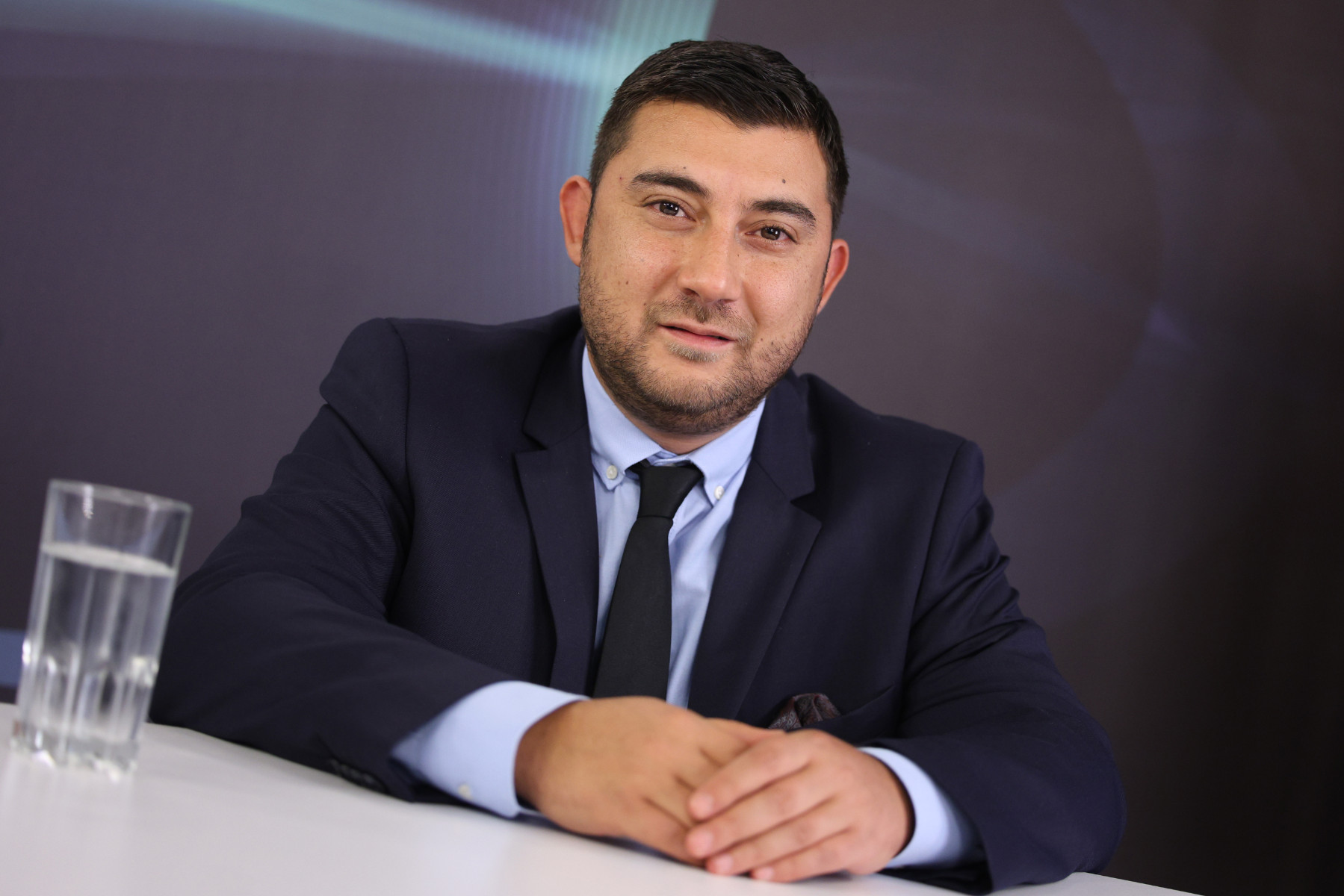 Контрера: Общински жилища за медици, полицаи и шофьори в градския транспорт