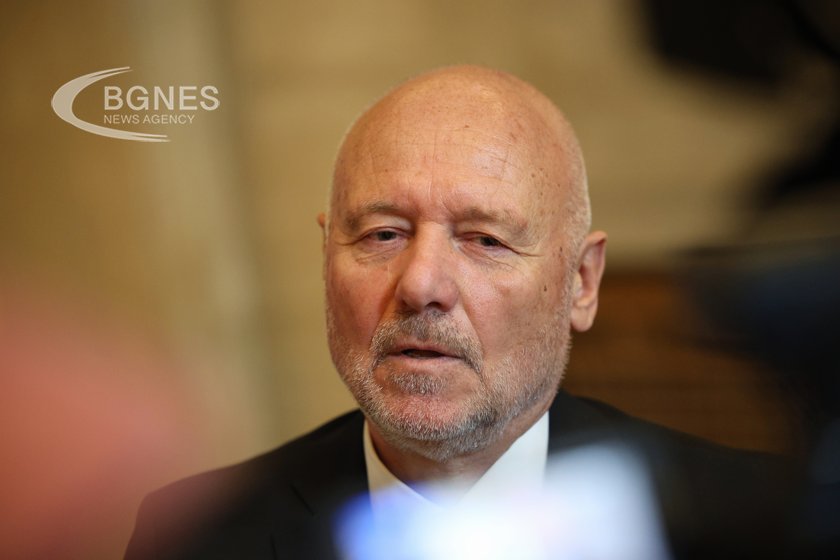 Тагарев: Включването на посредници при продажбата на оръжие ни вкарва в сива зона