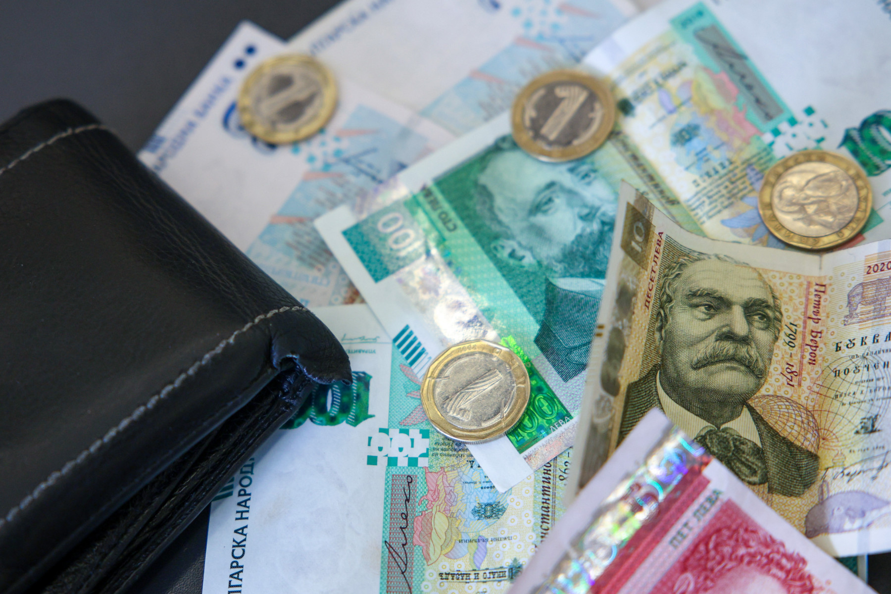 Средният осигурителен доход за февруари е 1594,56 лева