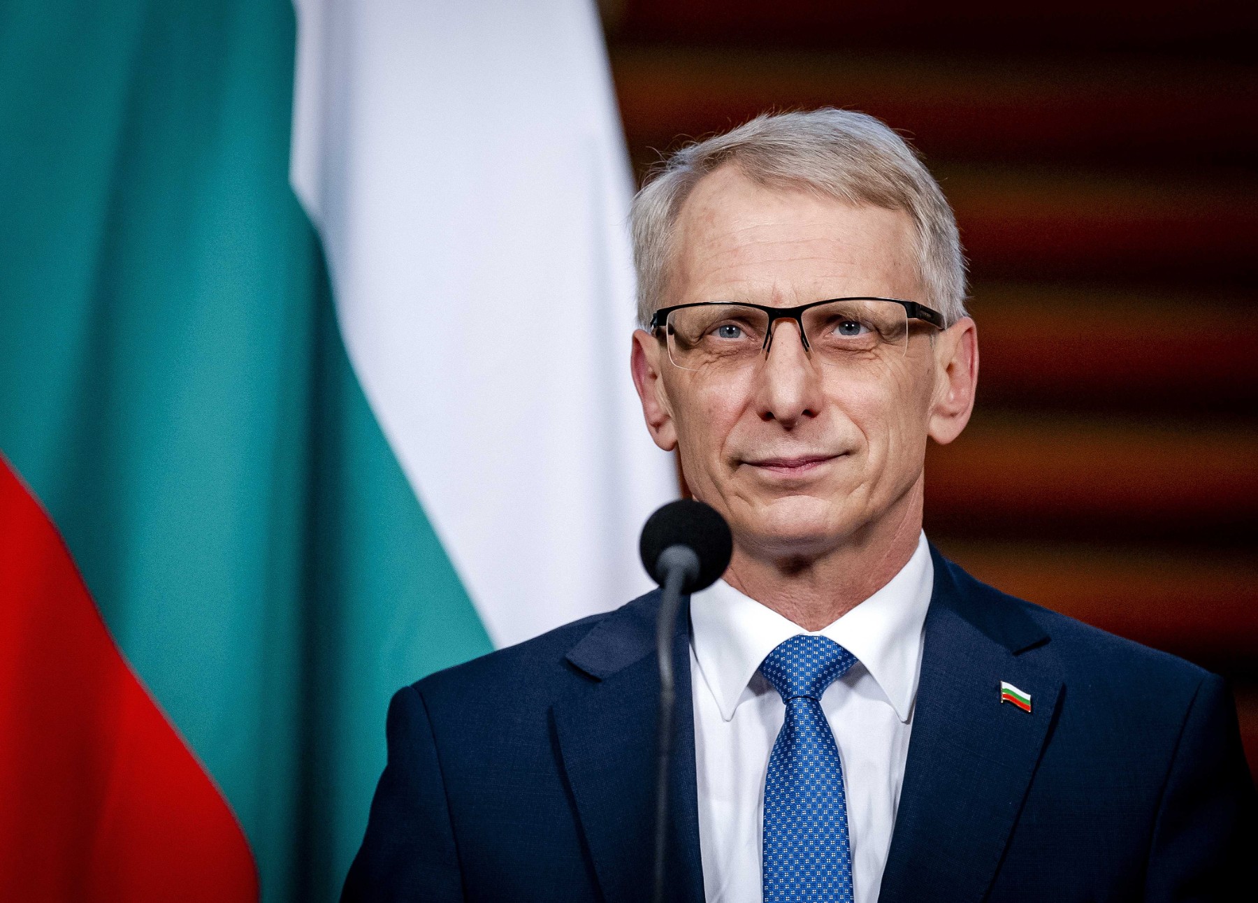 Денков депозира оставката си