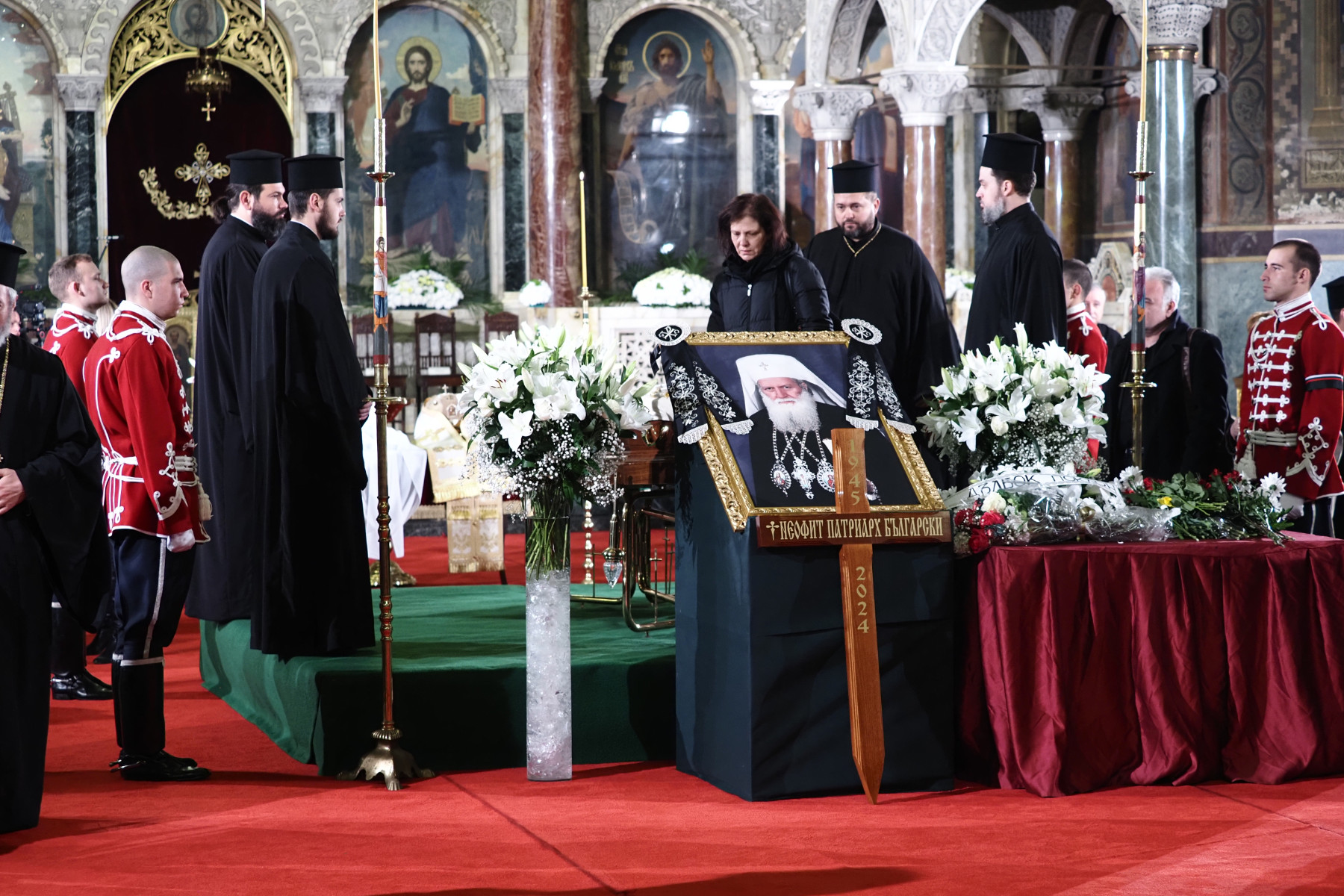 България се сбогува с патриарх Неофит
