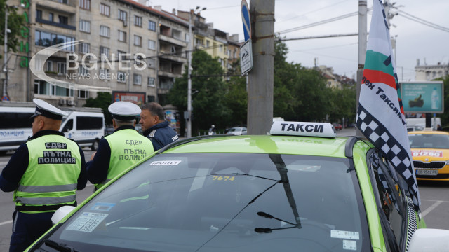 Таксиметрови шофьори искат възстановяване на 21 унищожени стоянки заради промените по Патриарха