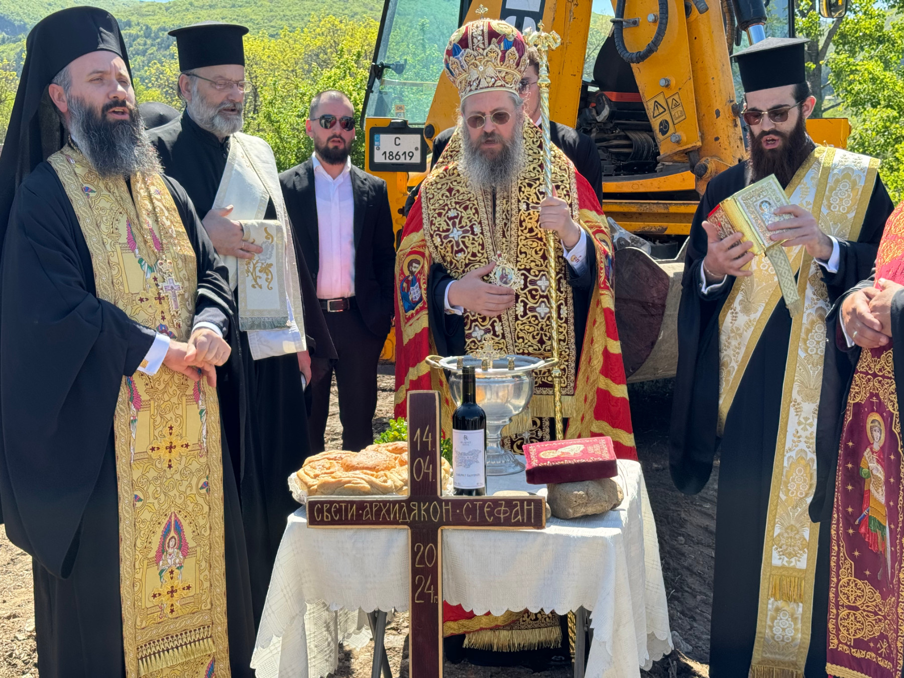 Епископ Поликарп благослови нов храм в Лозен, призова за духовност и обединение