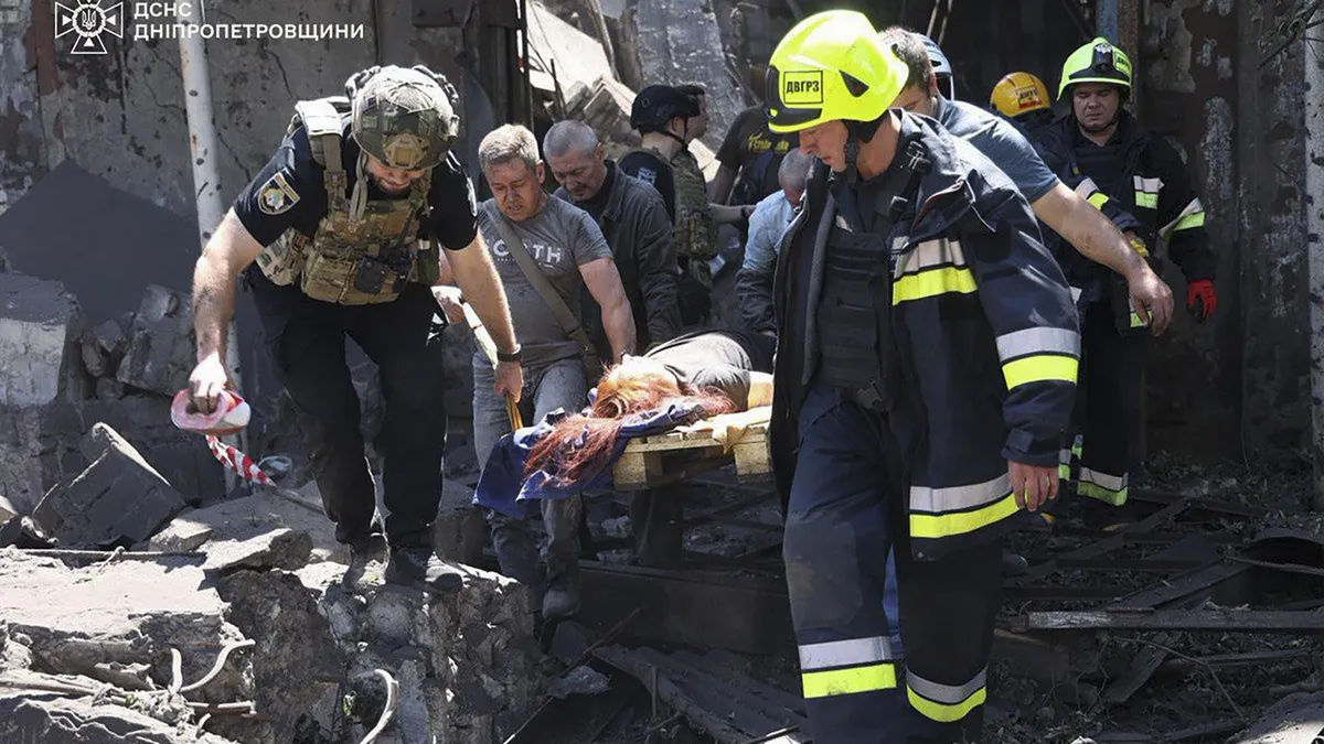 11 загинали и над 140 ранени при руски удар по град Днепър