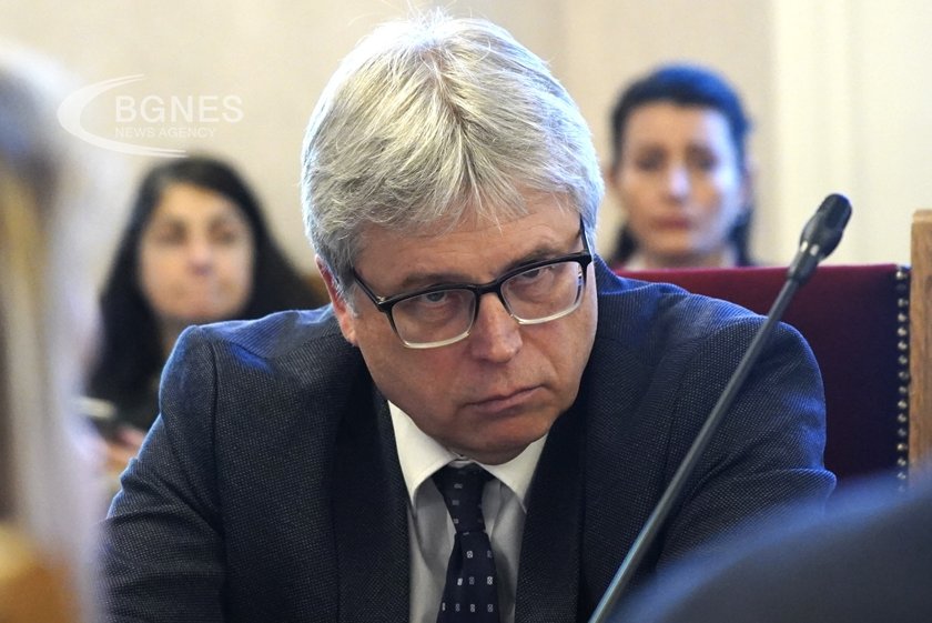 Станимир Михайлов си оттегля оставката като шеф на НЗОК 