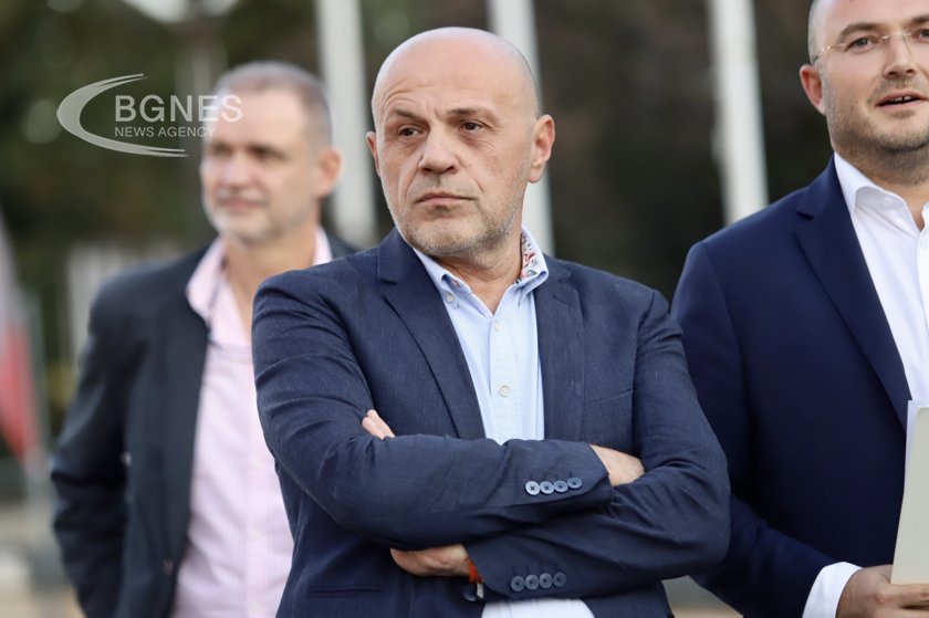 Дончев: ГЕРБ ще подкрепи кабинета при гласуването на вота на недоверие