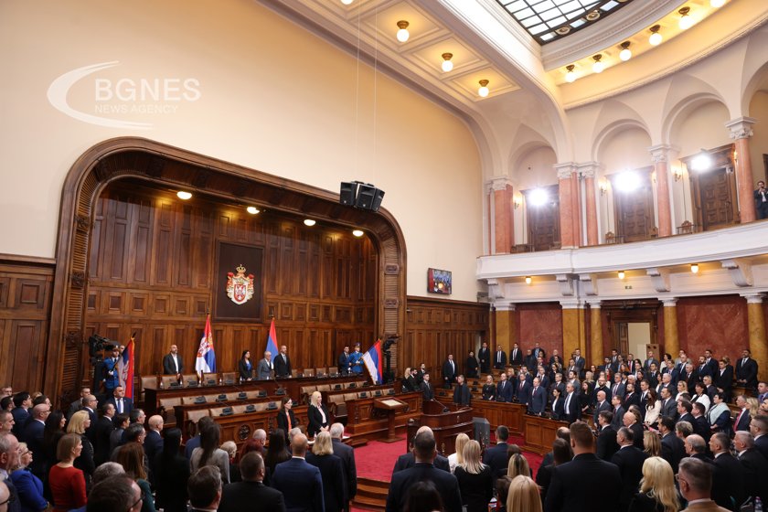 Псувни и свада прекъснаха за кратко заседанието на сръбския парламент