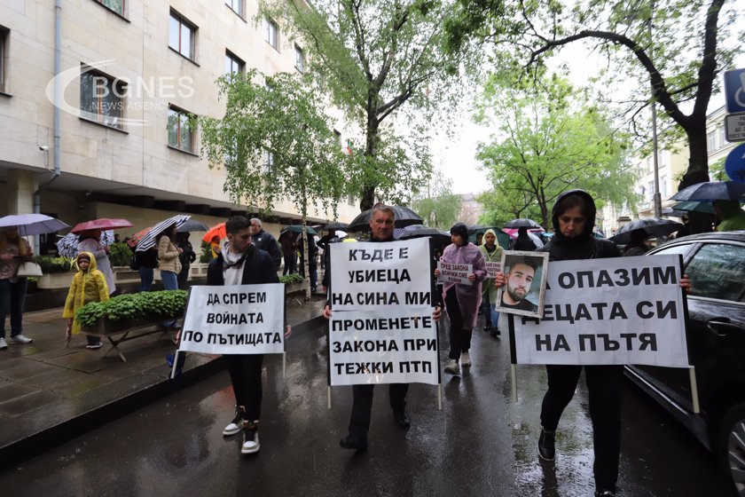 Протестът срещу войната на пътя: Аз исках да живея, но ти много бързаше