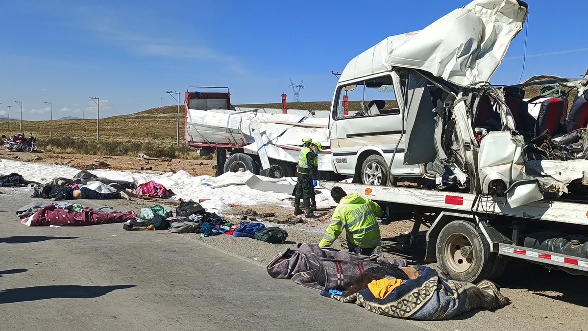 16 загинали и 14 ранени при катастрофа в Боливия