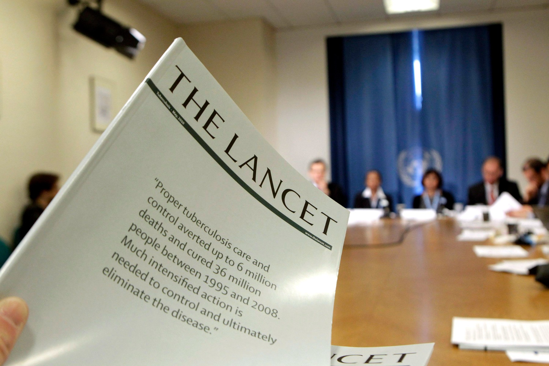 Учените от „Lancet“ допускат лабораторен произход на COVID-19