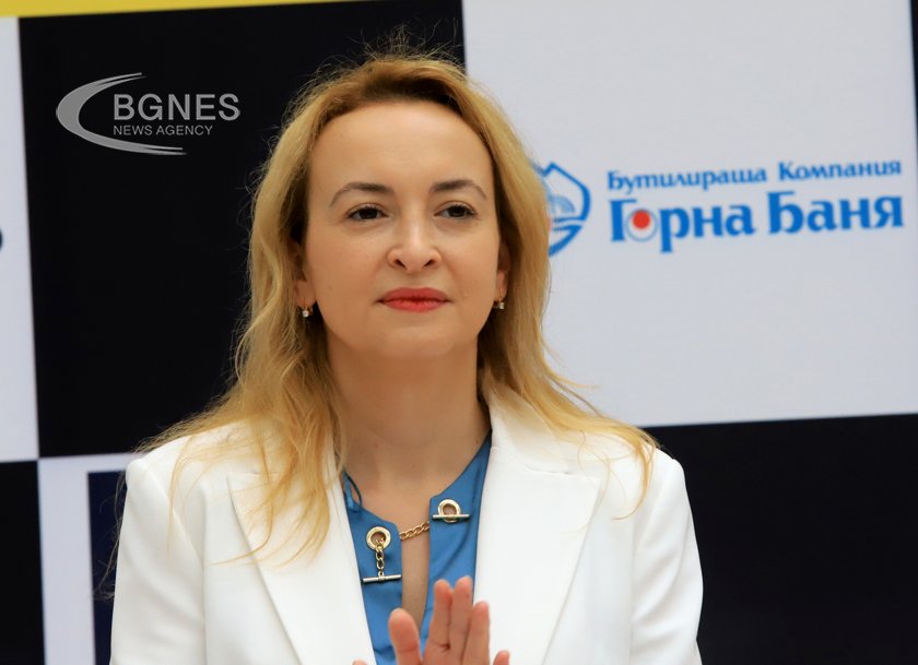 Стефанова: Очаквам още много медали от тези момичета