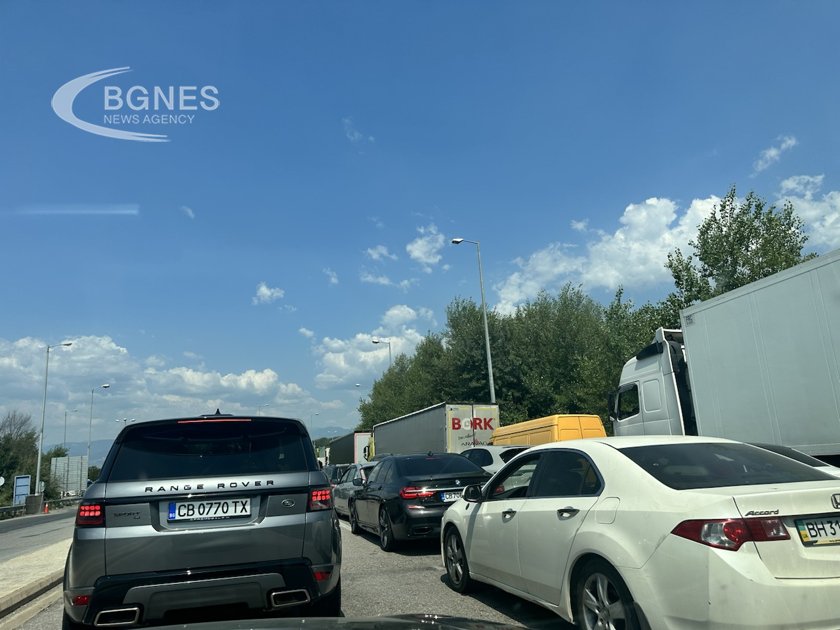 Огромна опашка на ГКПП-Кулата за влизане  у нас