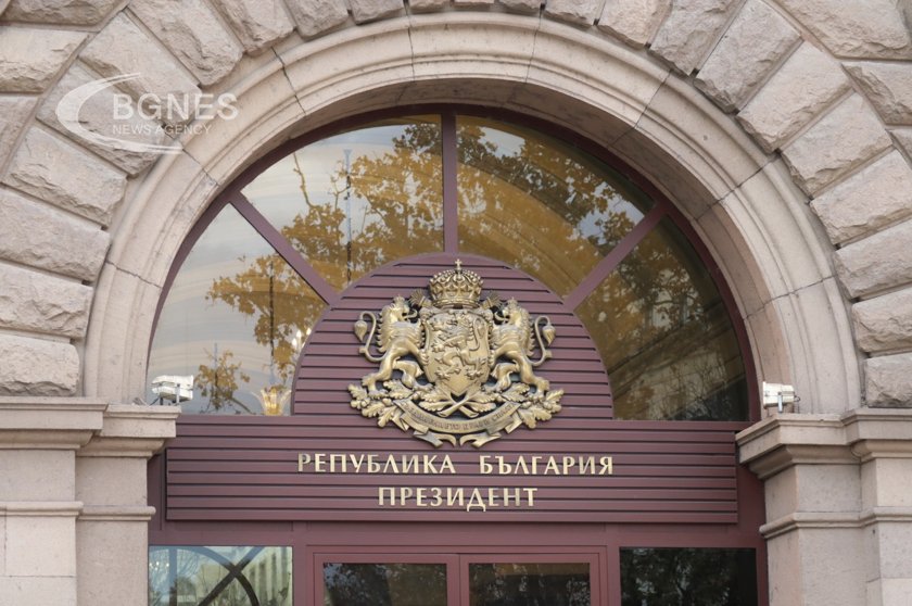 Радев наложи вето върху предоставянето на бронирана техника на Украйна