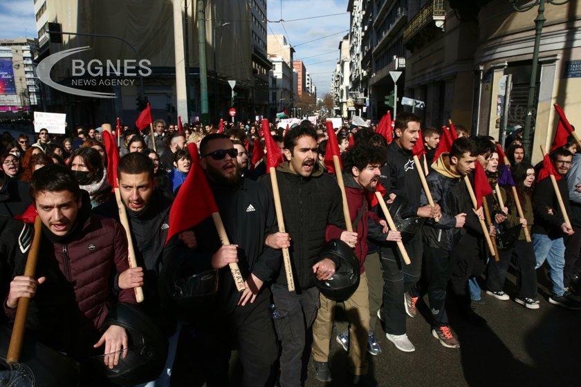 Хиляди гръцки студенти протестираха срещу планирана образователна реформа