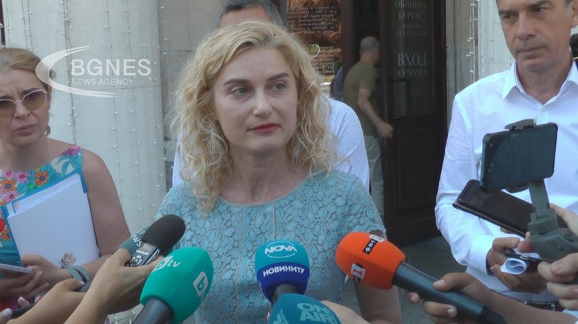 Динкова: Амбицията е да развиваме качествена услуга, не виждам причина за оставка