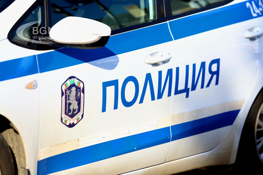 Четирима полицаи са задържани за подкуп