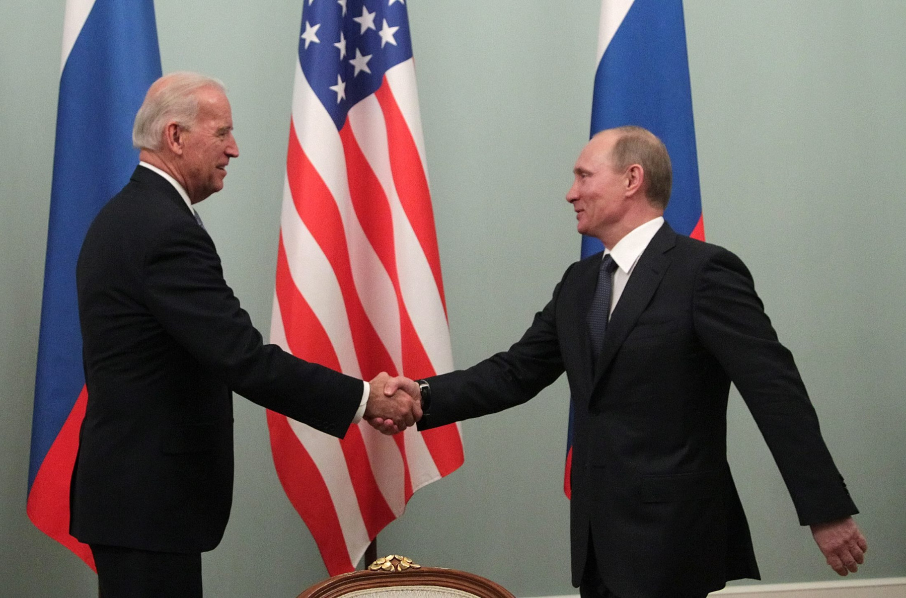 Байдън предложи на Путин среща в трета страна