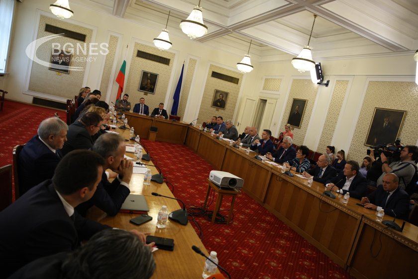 ГЕРБ: Отчитаме предизвикателствата пред държавата; БСП: Диалогът не се прави по най-добрия начин