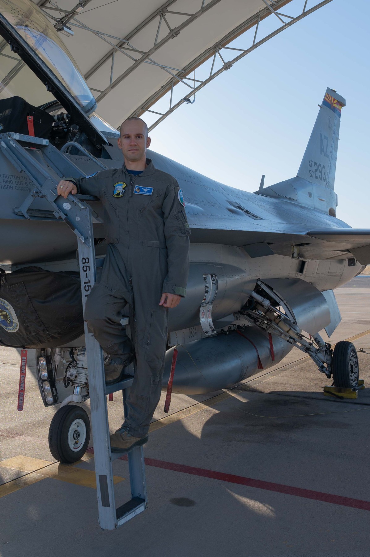 България има първи пилот на F-16
