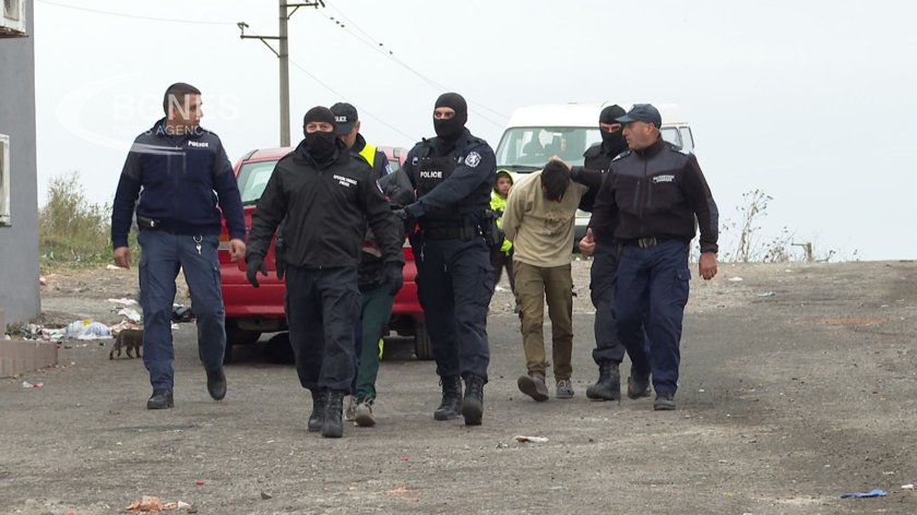 Спецоперация срещу купения вот в Бургаско, 14 души са задържани