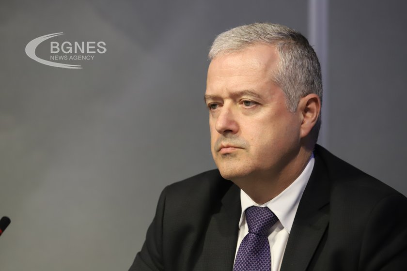Радев назначи секретаря на МВнР за служебен външен министър