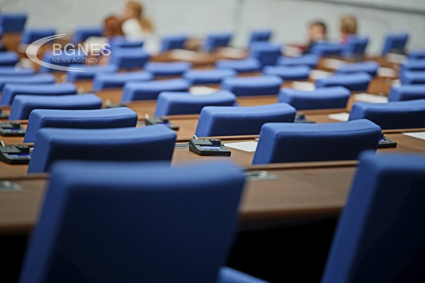 Осем министри на парламентарен контрол