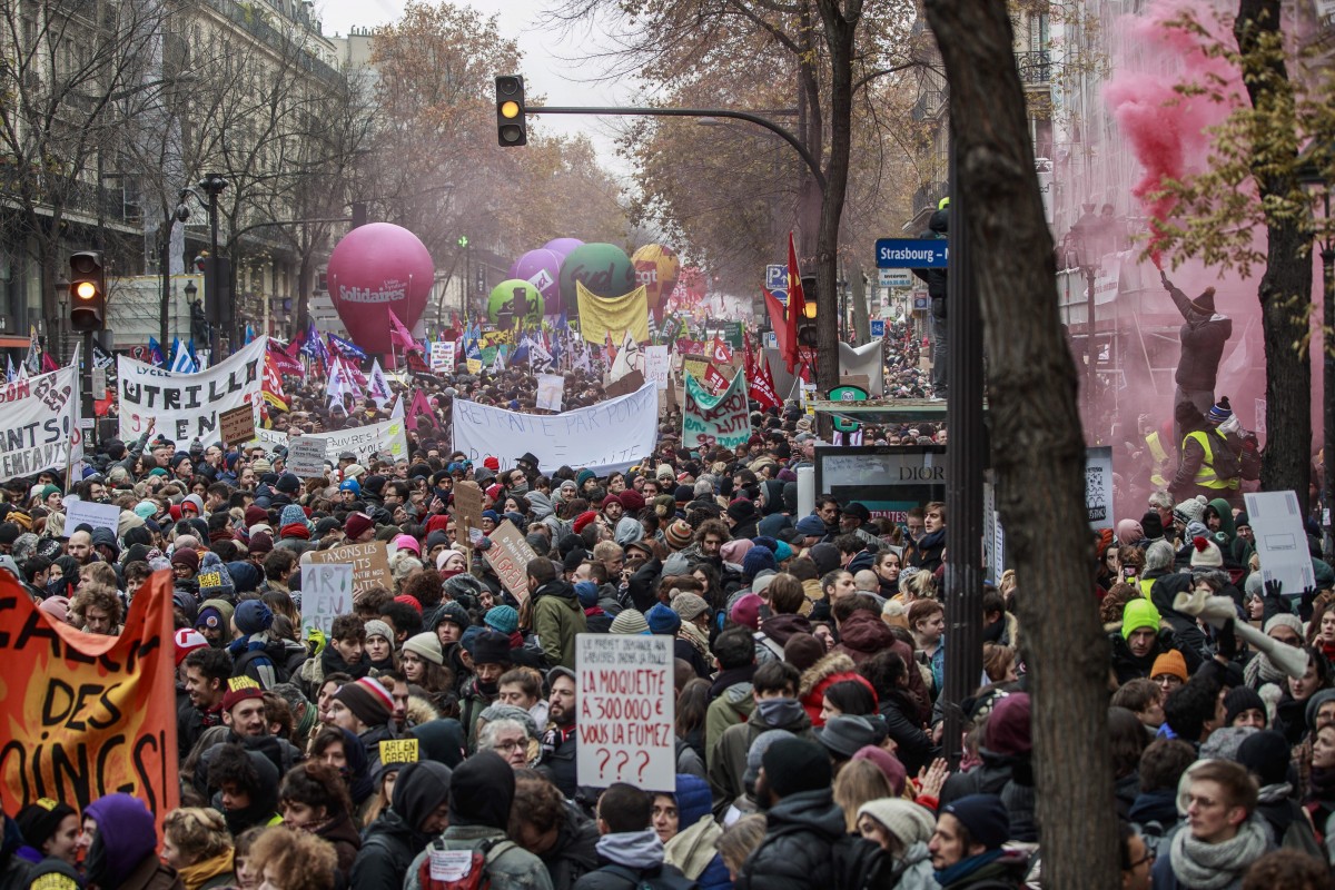 250 000 протестират в Париж